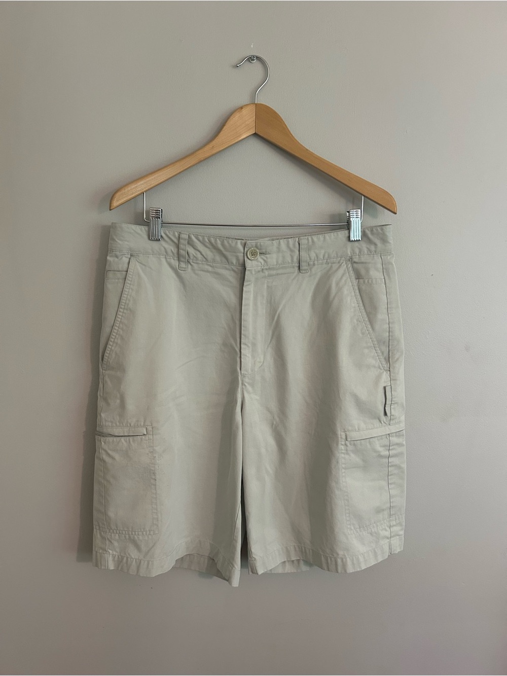 Tasso Elba Men's Cargo Shorts in Light Beige